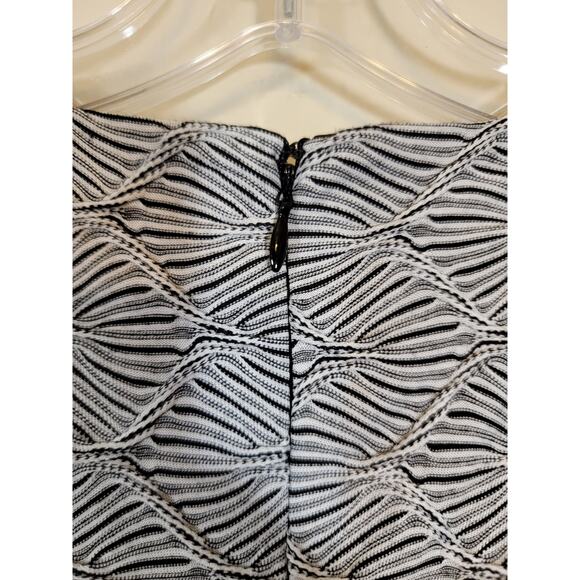 Calvin Klein Women's Textured Sheath Dress Back Zip Closure Black White Size 10 - Picture 7 of 7